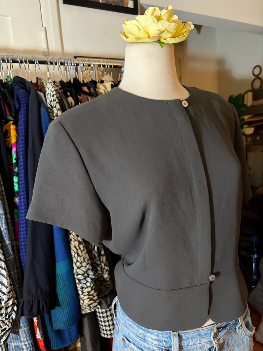 VTG Jones New York Charcoal Minimalist Short Sleeve Blouse Gray 12 - Picture 3 of 5